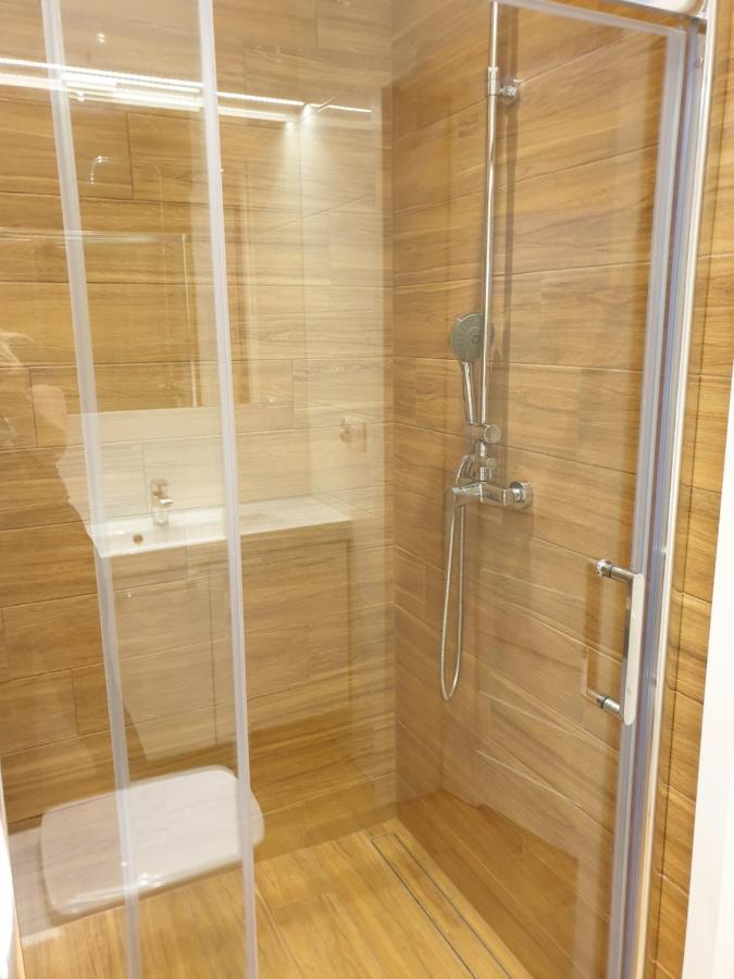 שרודה וילקופולסקה Maly Apartament W Zieleni Blisko Jeziora מראה חיצוני תמונה