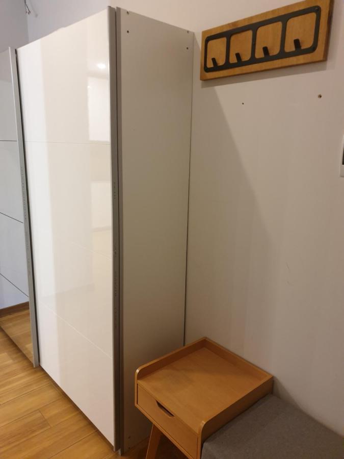 שרודה וילקופולסקה Maly Apartament W Zieleni Blisko Jeziora מראה חיצוני תמונה