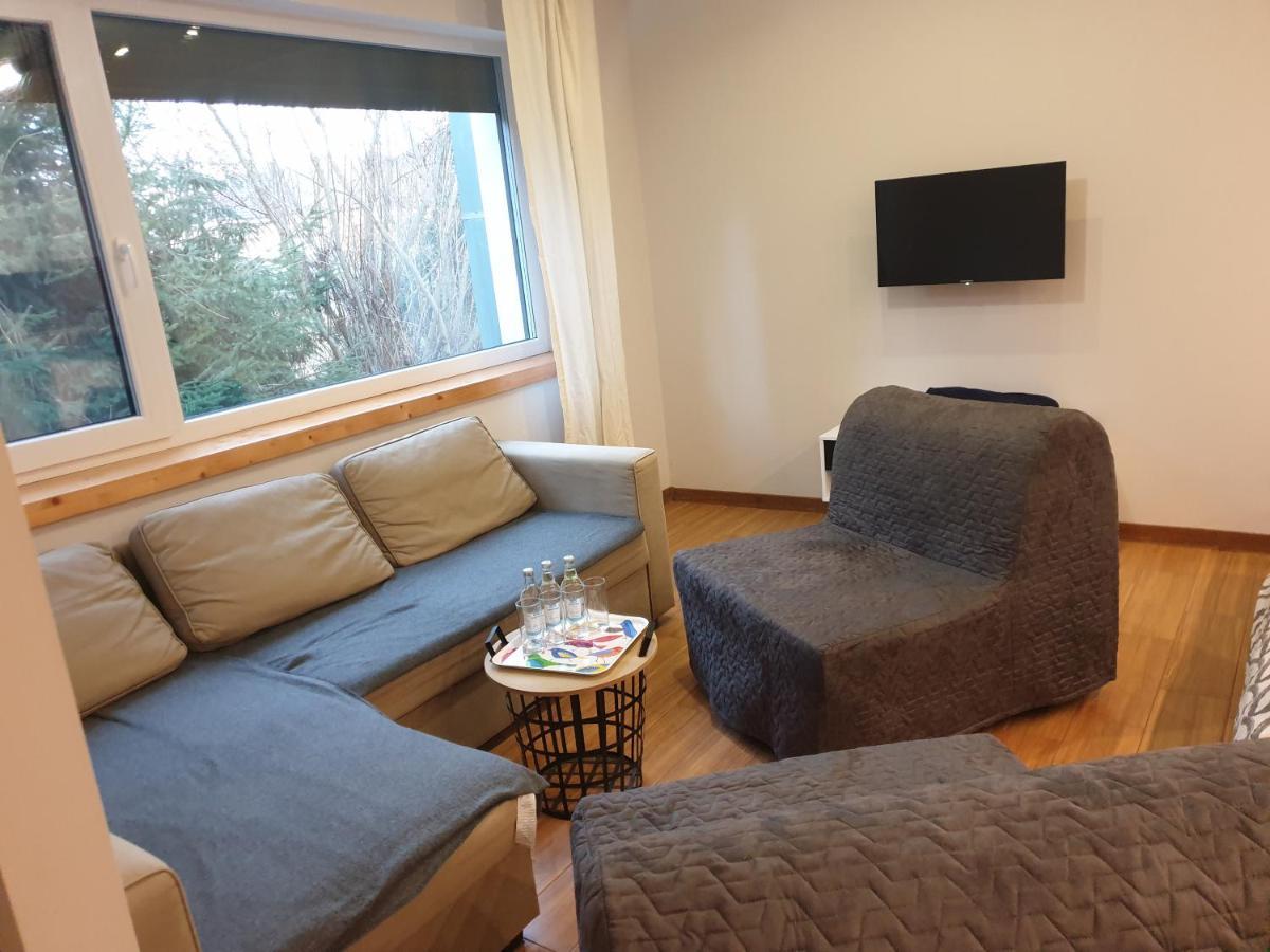 שרודה וילקופולסקה Maly Apartament W Zieleni Blisko Jeziora מראה חיצוני תמונה