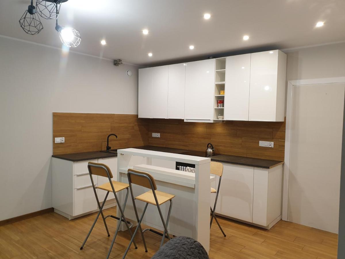 שרודה וילקופולסקה Maly Apartament W Zieleni Blisko Jeziora מראה חיצוני תמונה
