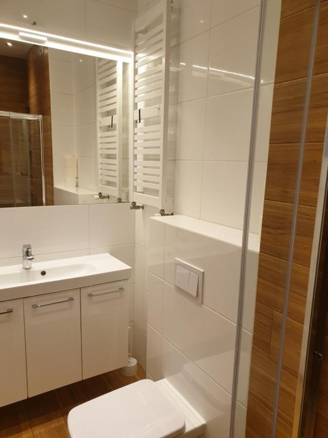שרודה וילקופולסקה Maly Apartament W Zieleni Blisko Jeziora מראה חיצוני תמונה