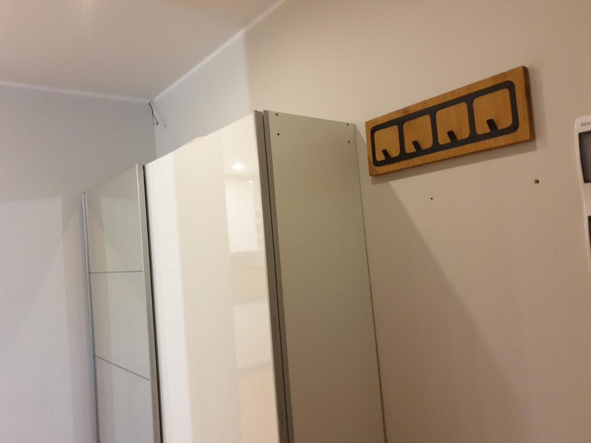 שרודה וילקופולסקה Maly Apartament W Zieleni Blisko Jeziora מראה חיצוני תמונה